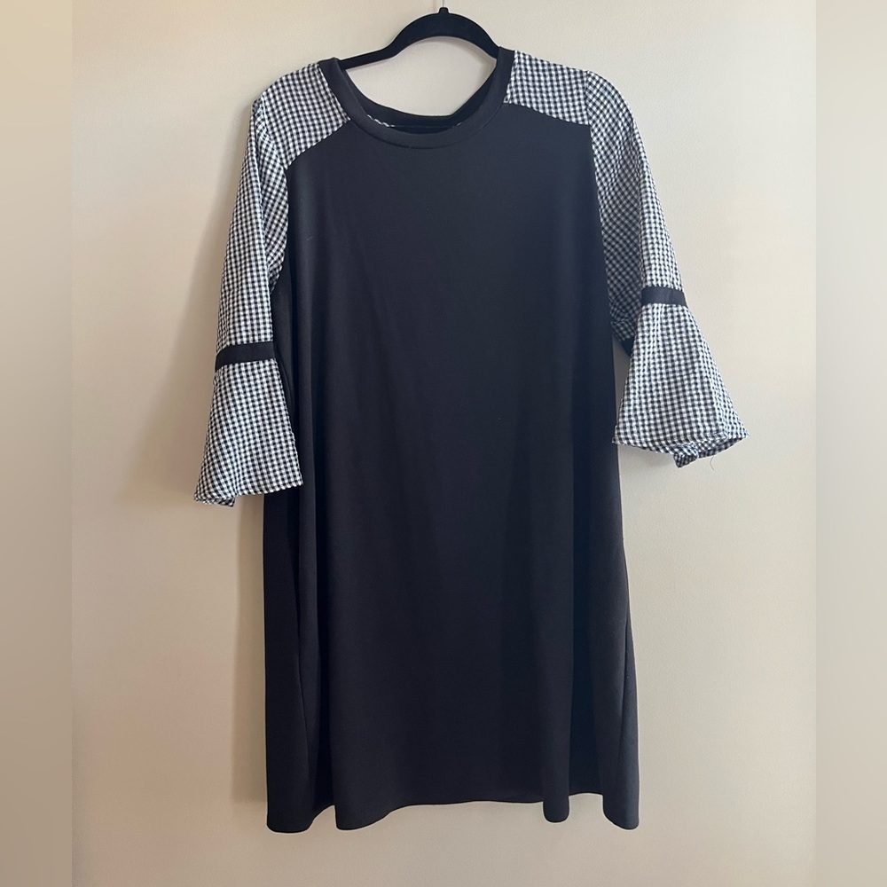 AGB mini dress, Sz XL, flutter sleeves, perfect for casual night out.